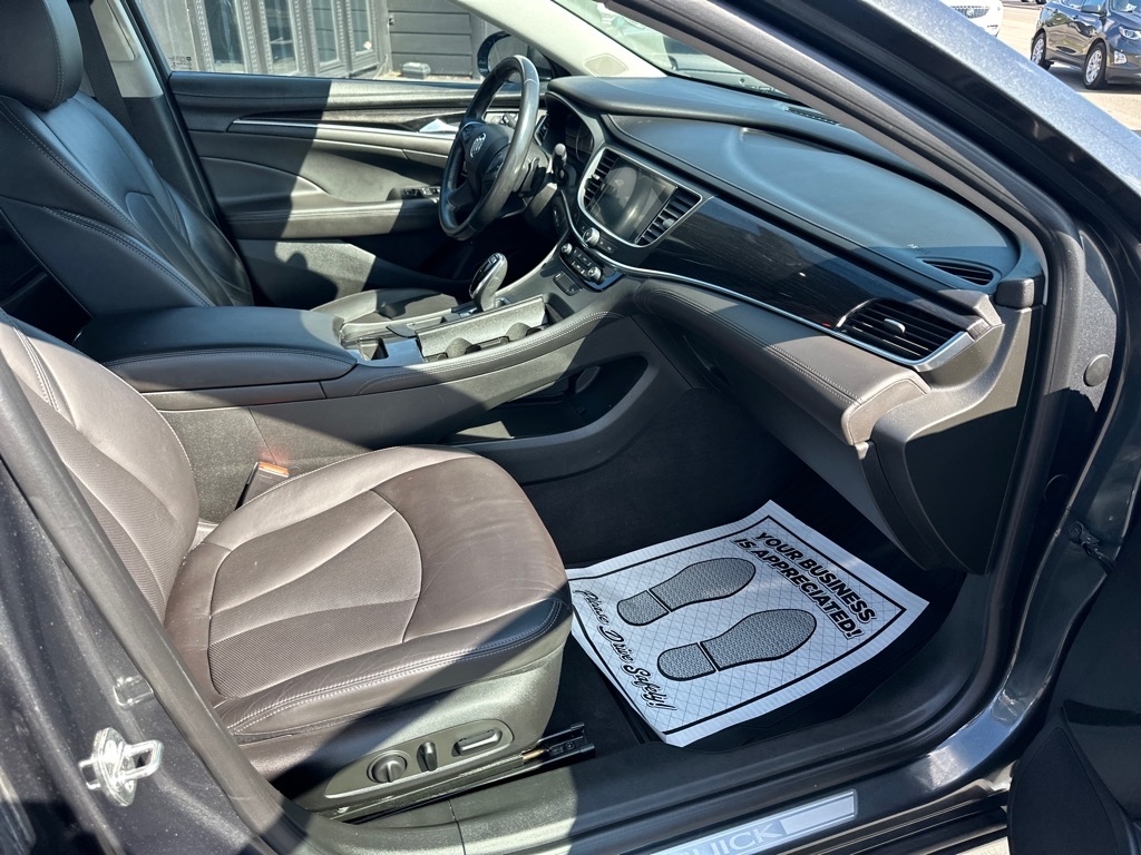 Buick LaCrosse 4dr Sdn Essence FWD 2017