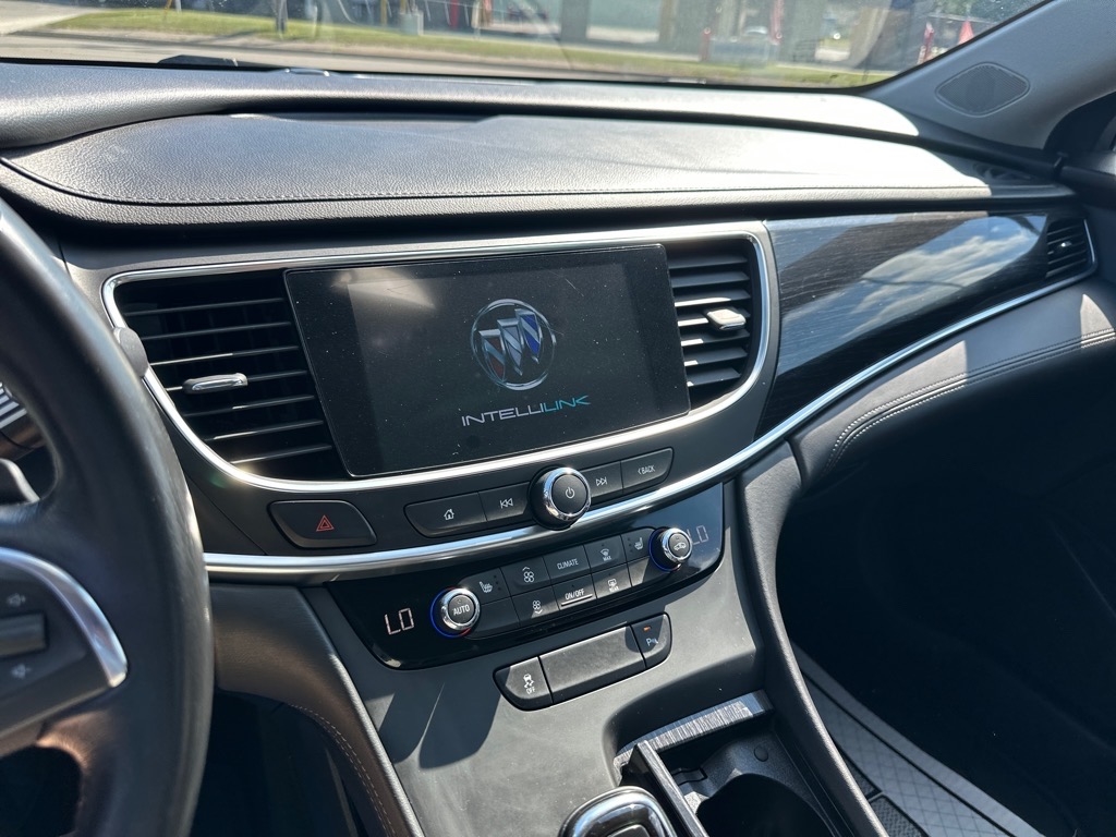 Buick LaCrosse 4dr Sdn Essence FWD 2017