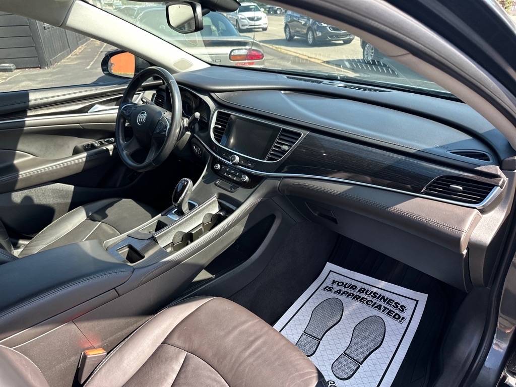 Buick LaCrosse 4dr Sdn Essence FWD 2017