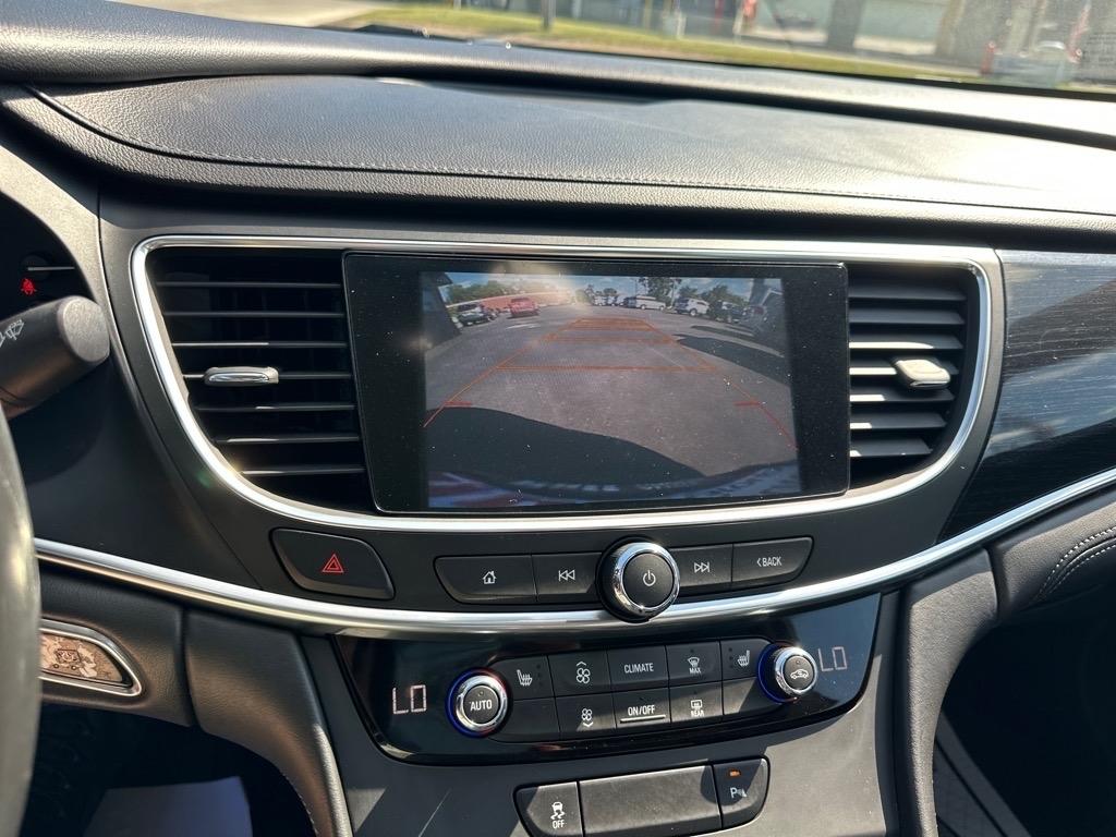 Buick LaCrosse 4dr Sdn Essence FWD 2017