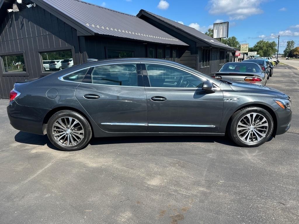 Buick LaCrosse 4dr Sdn Essence FWD 2017