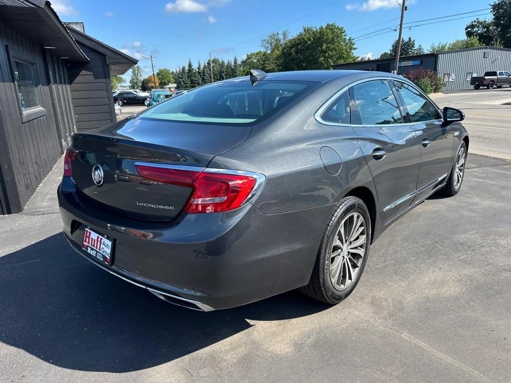 Buick LaCrosse 4dr Sdn Essence FWD 2017