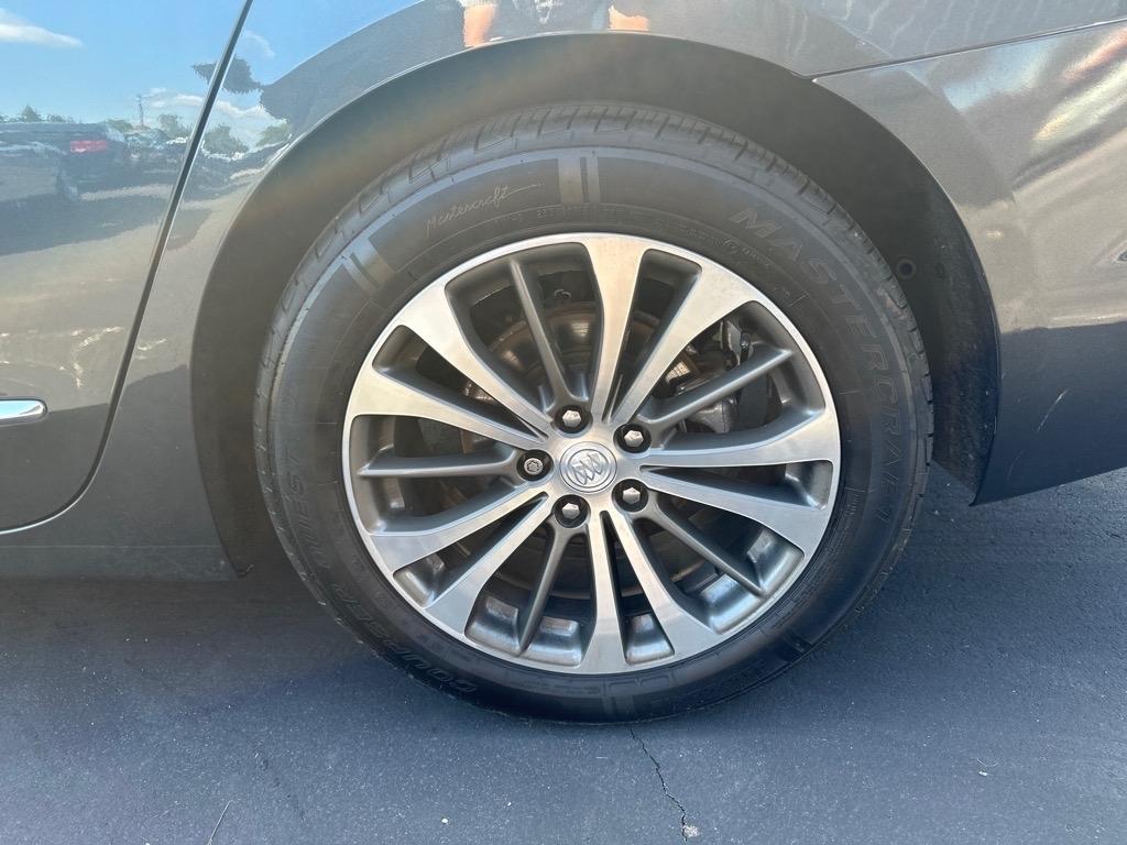 Buick LaCrosse 4dr Sdn Essence FWD 2017