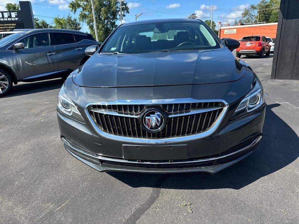 Buick LaCrosse 4dr Sdn Essence FWD 2017
