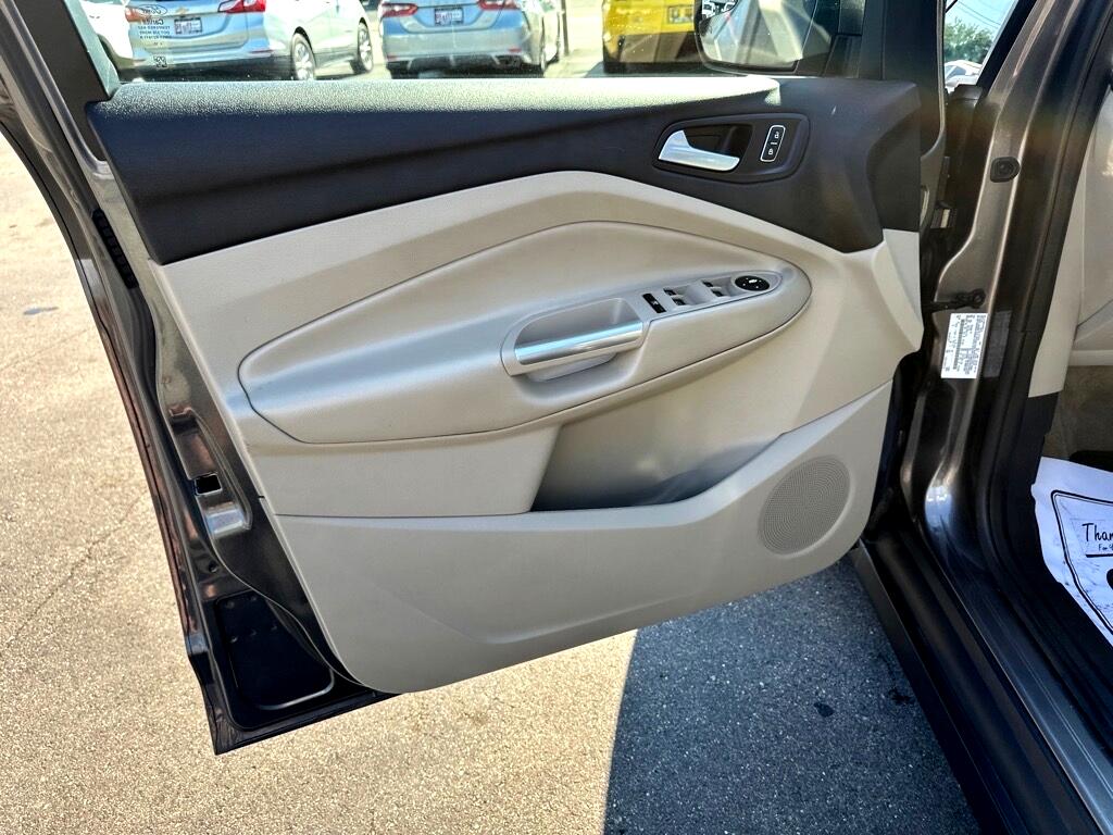 2013 Ford C-Max Hybrid SEL photo 16