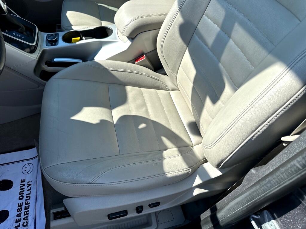 2013 Ford C-Max Hybrid SEL photo 22