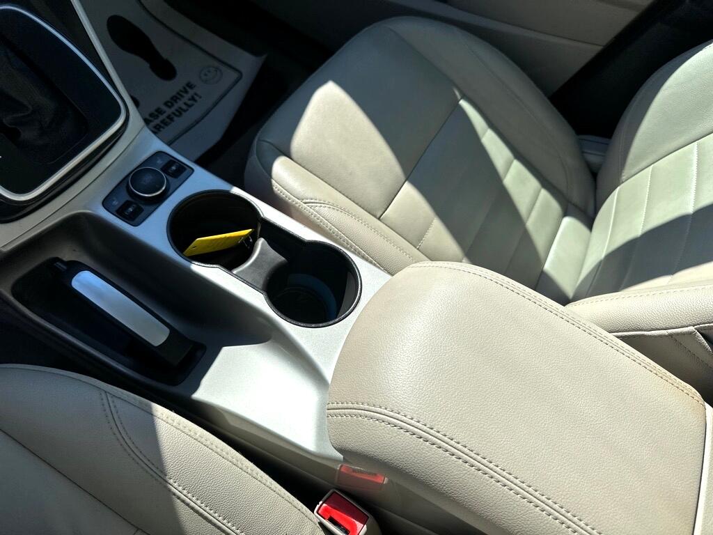 2013 Ford C-Max Hybrid SEL photo 28