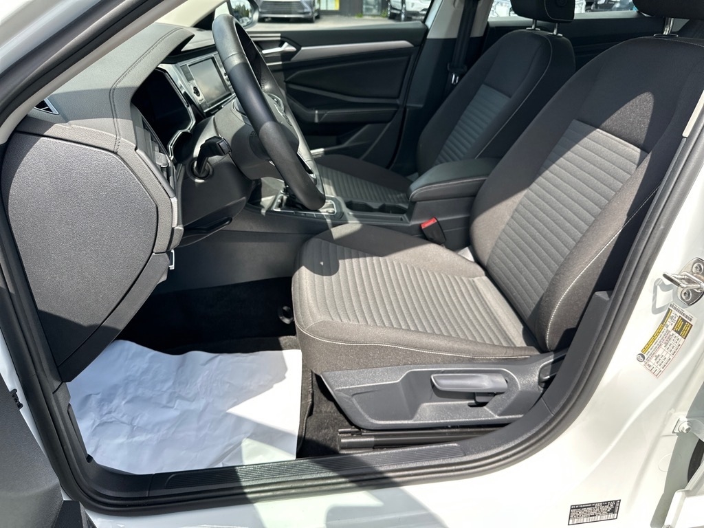 Volkswagen Jetta S Auto 2024