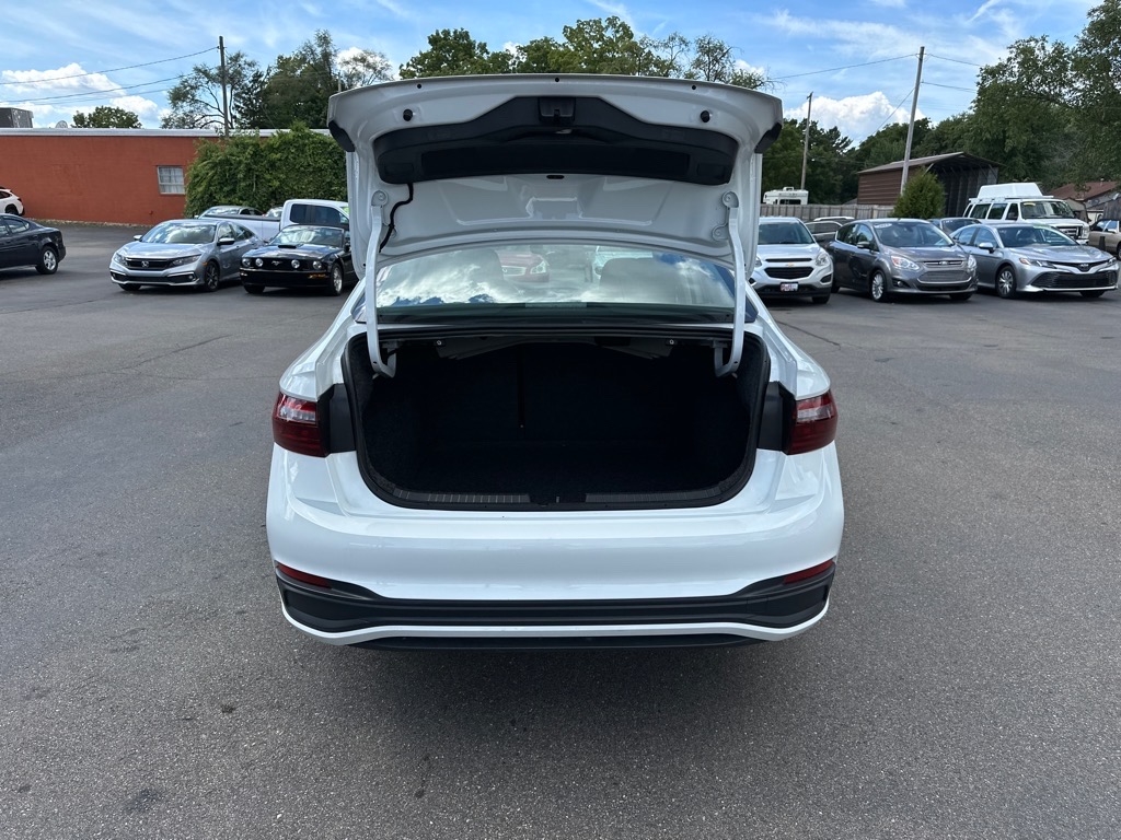 Volkswagen Jetta S Auto 2024