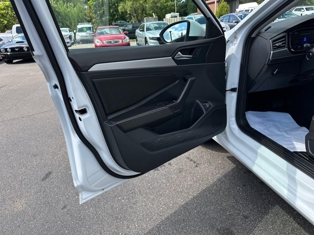 Volkswagen Jetta S Auto 2024