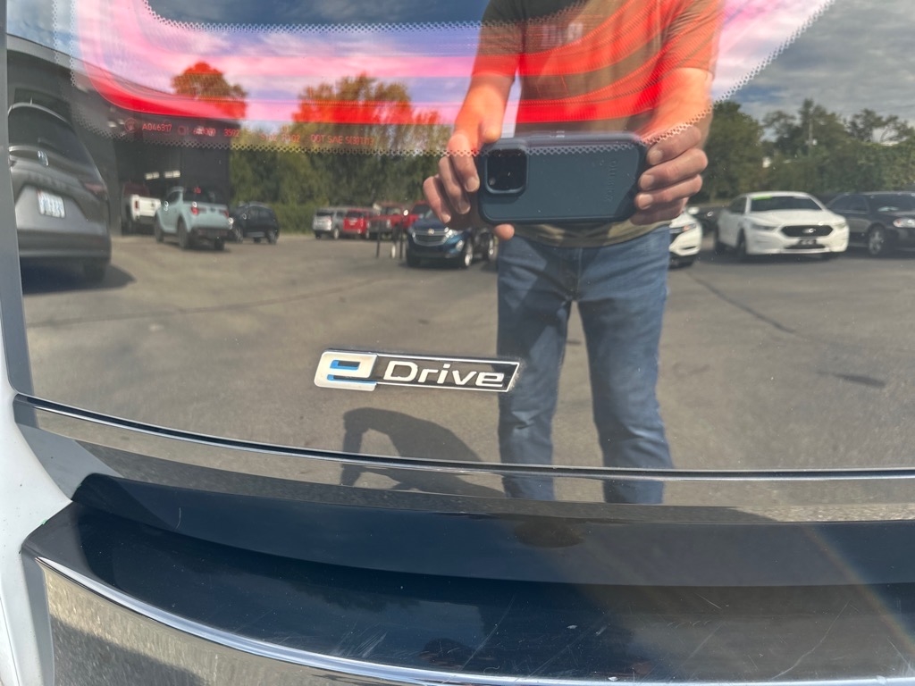 BMW i3 4dr HB w/Range Extender 2015 BMW i3 4dr HB w/Range Extender 2015
