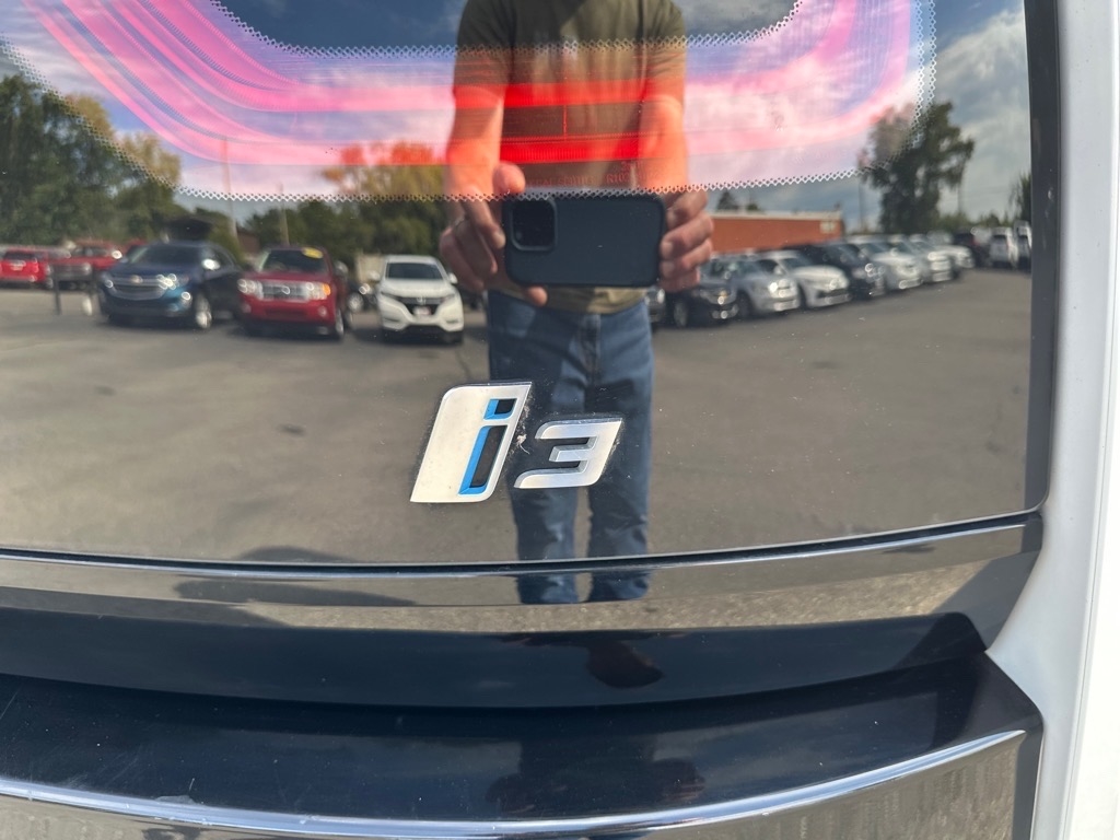 BMW i3 4dr HB w/Range Extender 2015 BMW i3 4dr HB w/Range Extender 2015