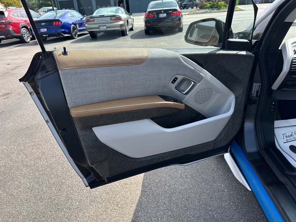 BMW i3 4dr HB w/Range Extender 2015 BMW i3 4dr HB w/Range Extender 2015