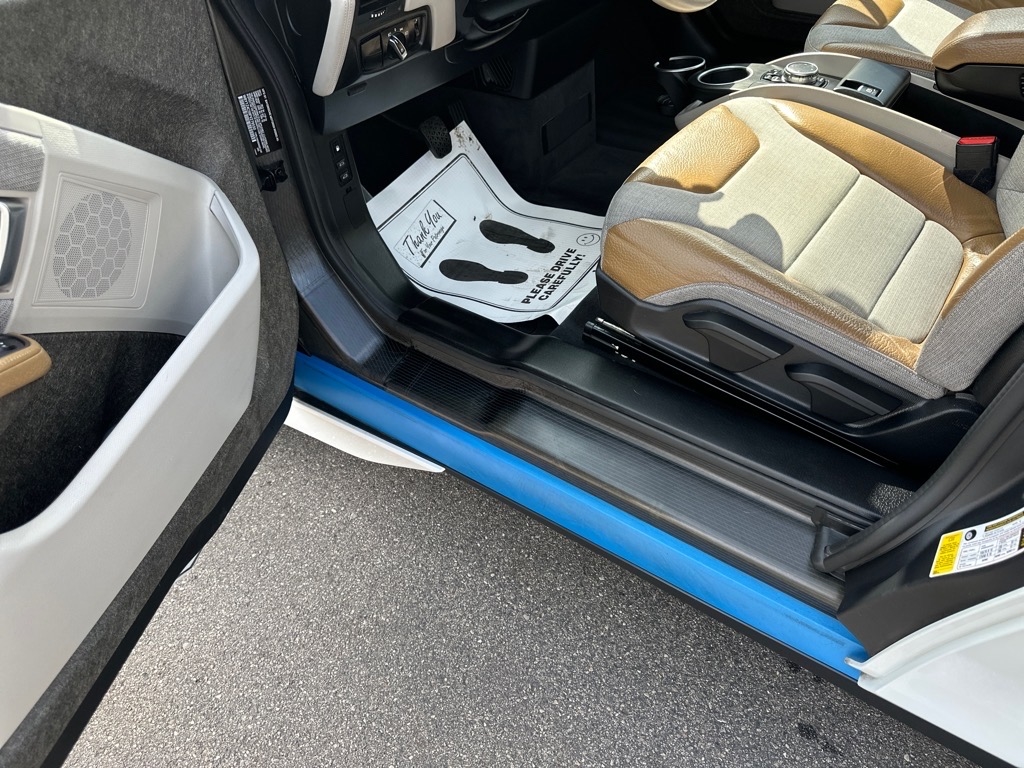 BMW i3 4dr HB w/Range Extender 2015 BMW i3 4dr HB w/Range Extender 2015