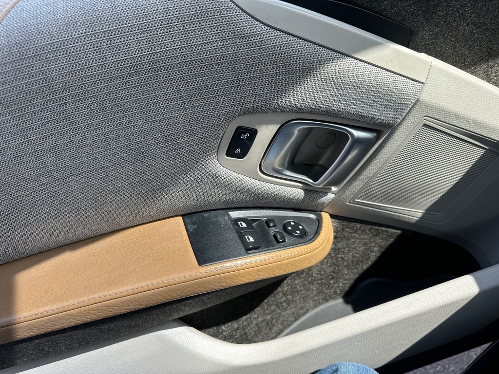 BMW i3 4dr HB w/Range Extender 2015 BMW i3 4dr HB w/Range Extender 2015