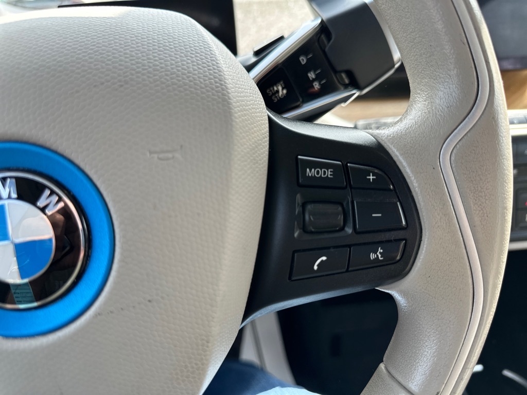BMW i3 4dr HB w/Range Extender 2015 BMW i3 4dr HB w/Range Extender 2015