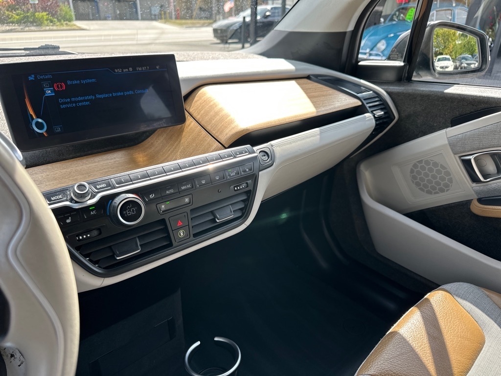 BMW i3 4dr HB w/Range Extender 2015 BMW i3 4dr HB w/Range Extender 2015