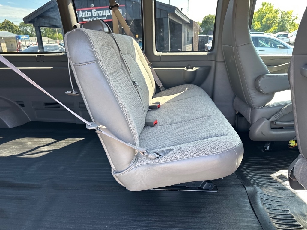 Chevrolet Express Cargo Van RWD 2500 155" 2017 Chevrolet Express Cargo Van RWD 2500 155" 2017