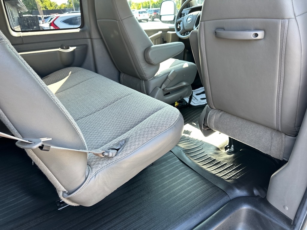 Chevrolet Express Cargo Van RWD 2500 155" 2017 Chevrolet Express Cargo Van RWD 2500 155" 2017