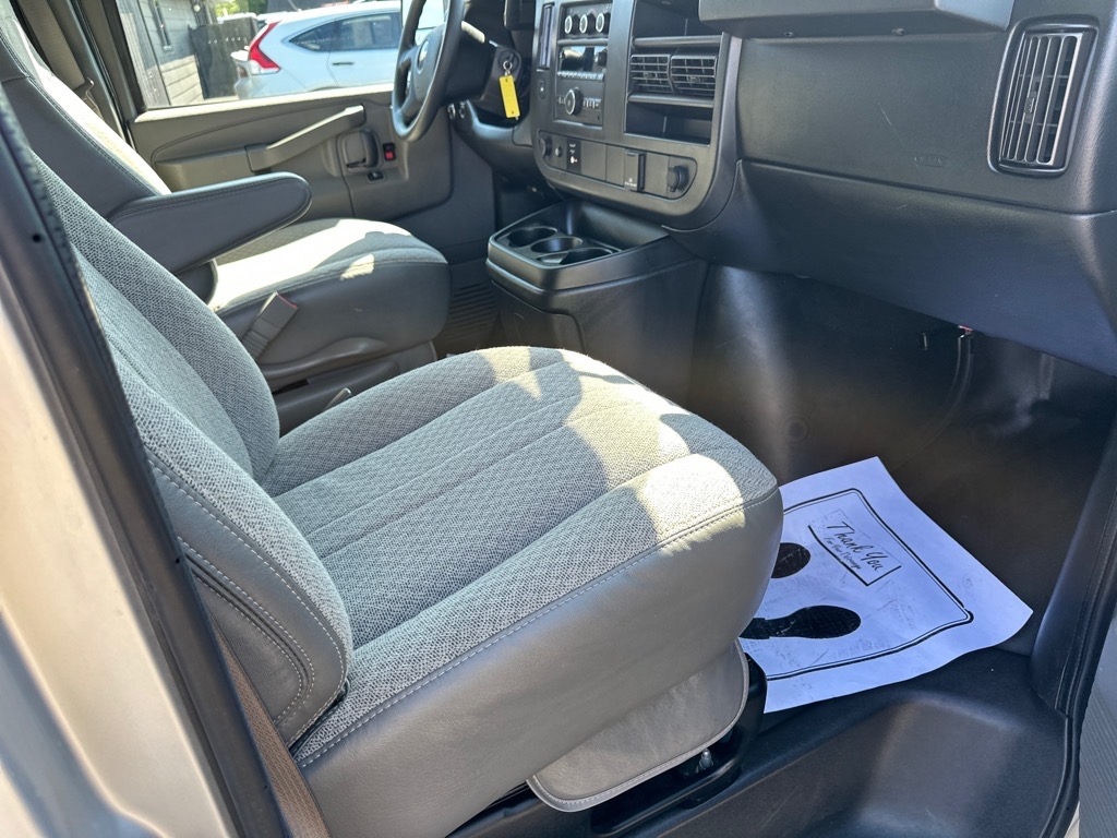 Chevrolet Express Cargo Van RWD 2500 155" 2017 Chevrolet Express Cargo Van RWD 2500 155" 2017