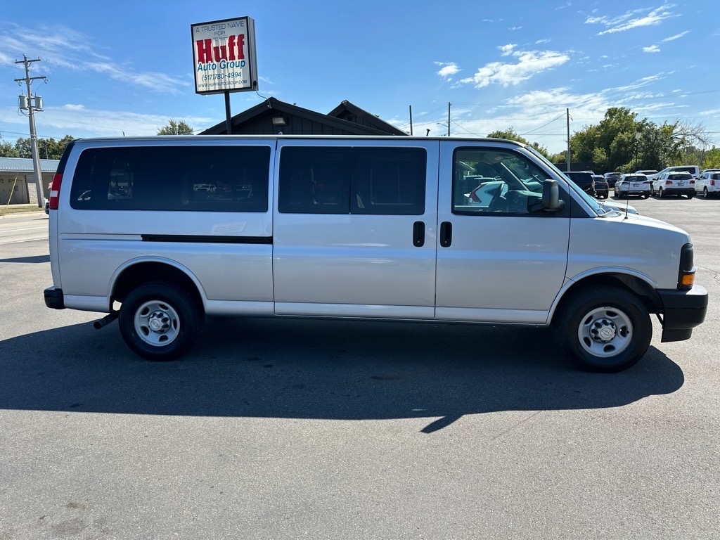 Chevrolet Express Cargo Van RWD 2500 155" 2017 Chevrolet Express Cargo Van RWD 2500 155" 2017