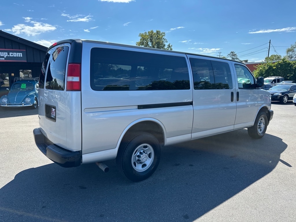 Chevrolet Express Cargo Van RWD 2500 155" 2017 Chevrolet Express Cargo Van RWD 2500 155" 2017