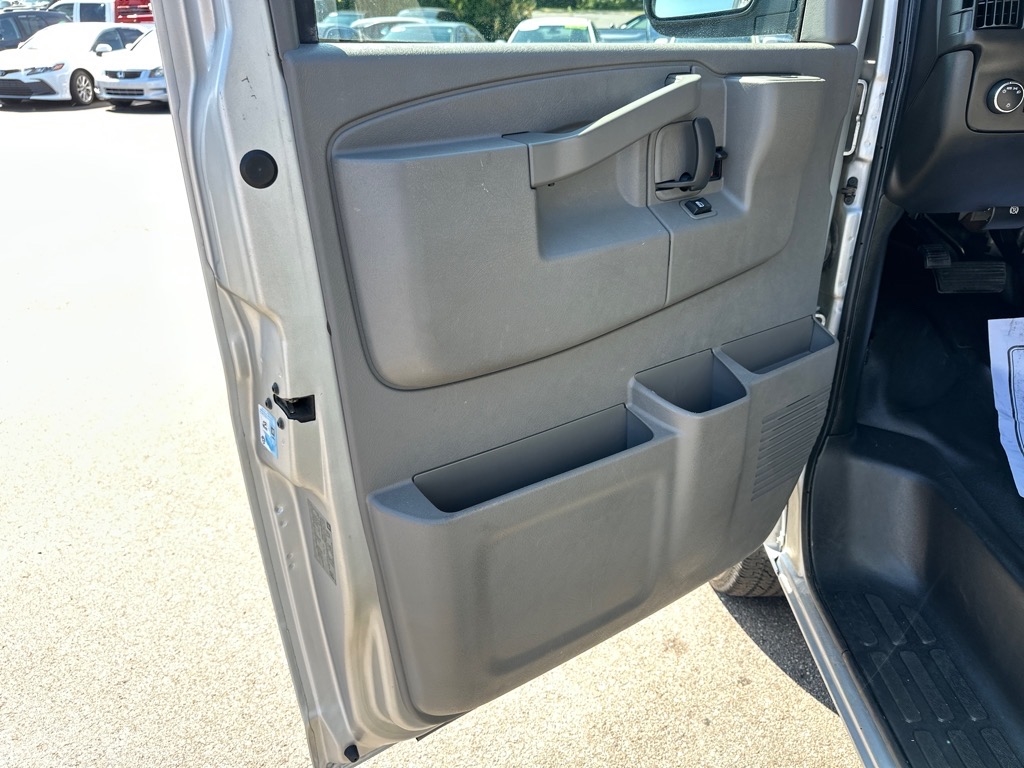 Chevrolet Express Cargo Van RWD 2500 155" 2017 Chevrolet Express Cargo Van RWD 2500 155" 2017