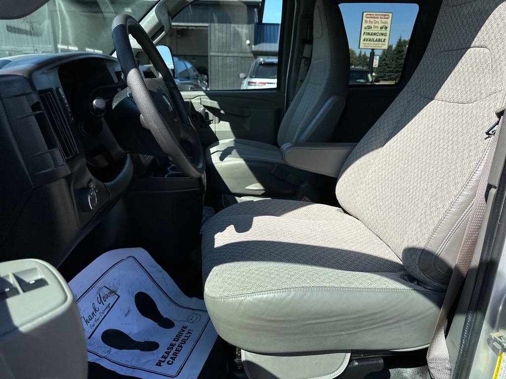 Chevrolet Express Cargo Van RWD 2500 155" 2017 Chevrolet Express Cargo Van RWD 2500 155" 2017