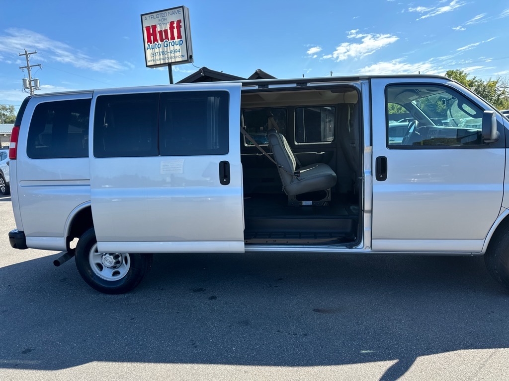 Chevrolet Express Cargo Van RWD 2500 155" 2017 Chevrolet Express Cargo Van RWD 2500 155" 2017