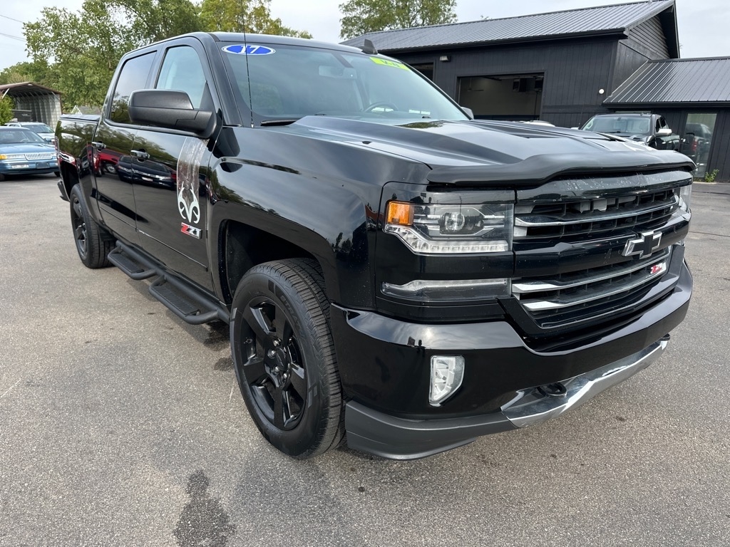 Chevrolet Silverado 1500 4WD Crew Cab 143.5" LTZ w/2LZ 2017 Chevrolet Silverado 1500 4WD Crew Cab 143.5" LTZ w/2LZ 2017