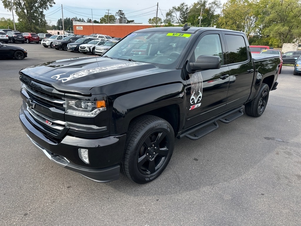 Chevrolet Silverado 1500 4WD Crew Cab 143.5" LTZ w/2LZ 2017 Chevrolet Silverado 1500 4WD Crew Cab 143.5" LTZ w/2LZ 2017