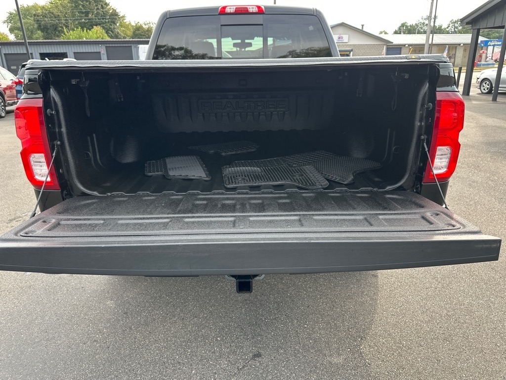 Chevrolet Silverado 1500 4WD Crew Cab 143.5" LTZ w/2LZ 2017 Chevrolet Silverado 1500 4WD Crew Cab 143.5" LTZ w/2LZ 2017
