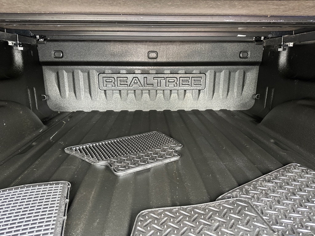 Chevrolet Silverado 1500 4WD Crew Cab 143.5" LTZ w/2LZ 2017 Chevrolet Silverado 1500 4WD Crew Cab 143.5" LTZ w/2LZ 2017