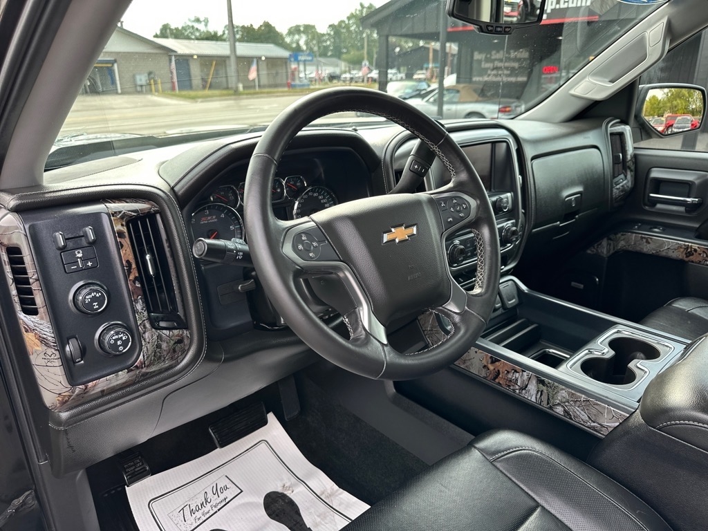 Chevrolet Silverado 1500 4WD Crew Cab 143.5" LTZ w/2LZ 2017 Chevrolet Silverado 1500 4WD Crew Cab 143.5" LTZ w/2LZ 2017