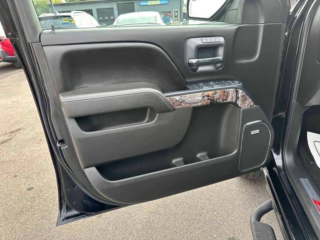 Chevrolet Silverado 1500 4WD Crew Cab 143.5" LTZ w/2LZ 2017 Chevrolet Silverado 1500 4WD Crew Cab 143.5" LTZ w/2LZ 2017