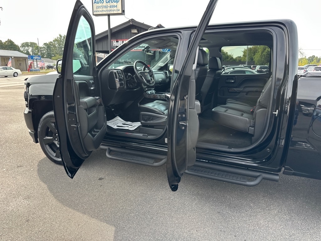 Chevrolet Silverado 1500 4WD Crew Cab 143.5" LTZ w/2LZ 2017 Chevrolet Silverado 1500 4WD Crew Cab 143.5" LTZ w/2LZ 2017