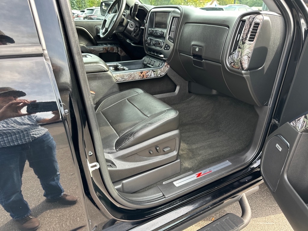 Chevrolet Silverado 1500 4WD Crew Cab 143.5" LTZ w/2LZ 2017 Chevrolet Silverado 1500 4WD Crew Cab 143.5" LTZ w/2LZ 2017