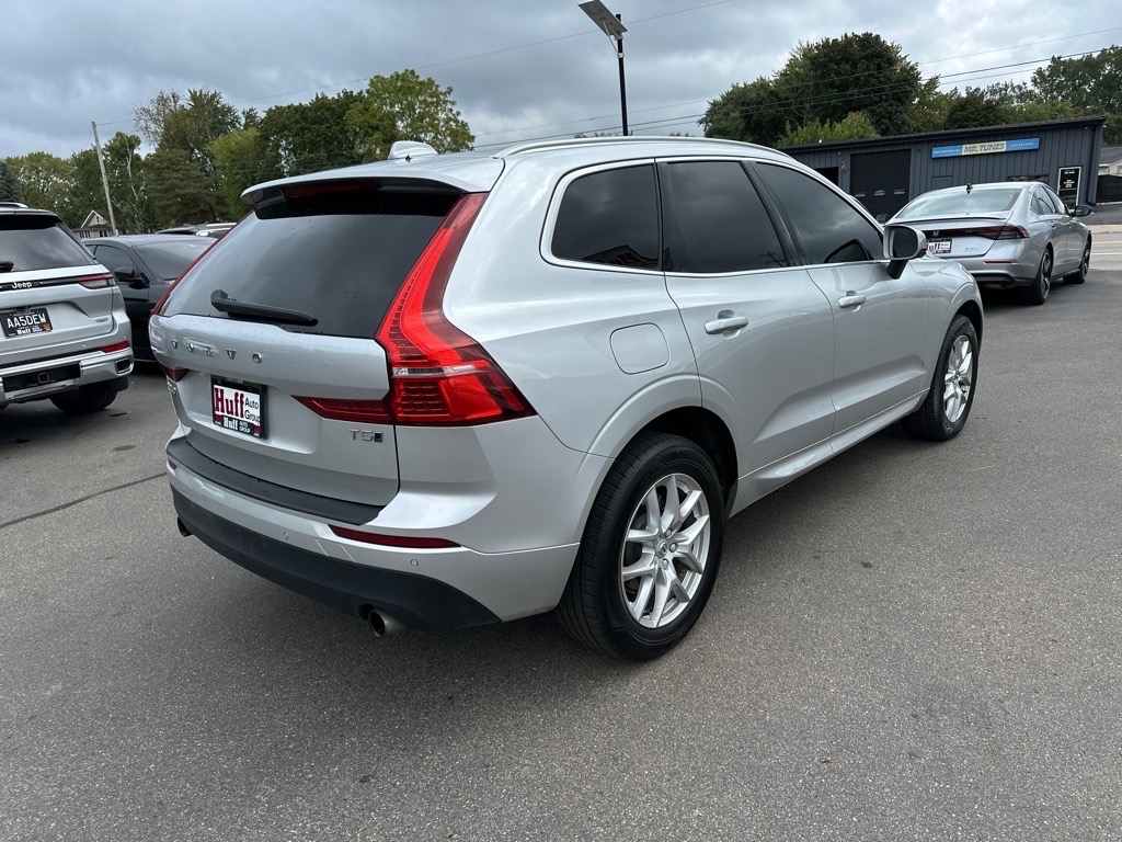 2021 Volvo XC60 T5 Momentum photo 2