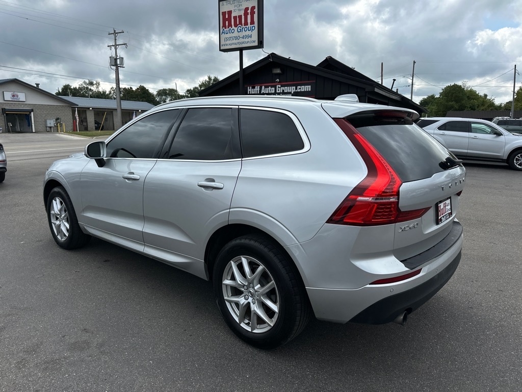 2021 Volvo XC60 T5 Momentum photo 4