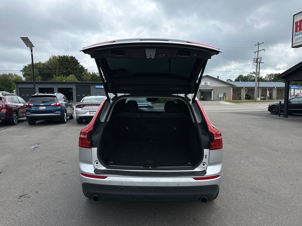 2021 Volvo XC60 T5 Momentum photo 9