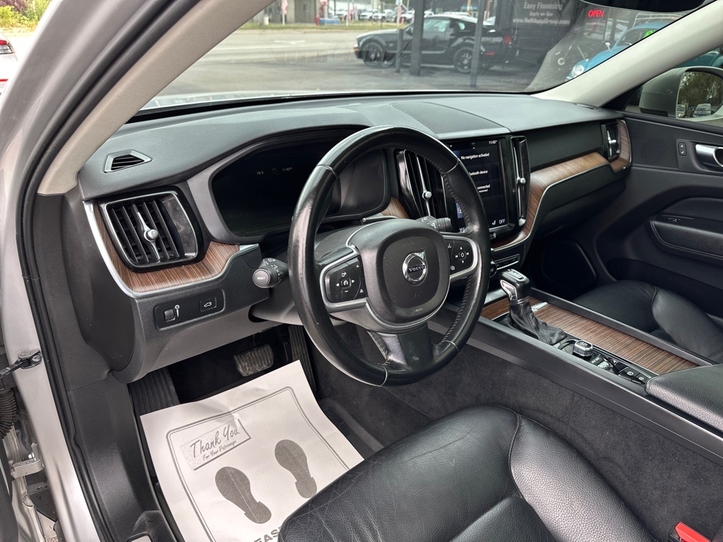 2021 Volvo XC60 T5 Momentum photo 12