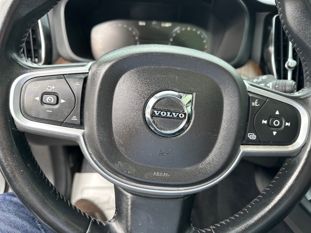 2021 Volvo XC60 T5 Momentum photo 19