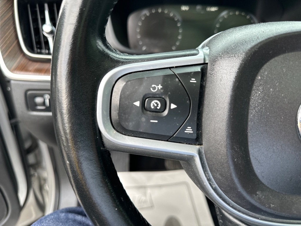 2021 Volvo XC60 T5 Momentum photo 20