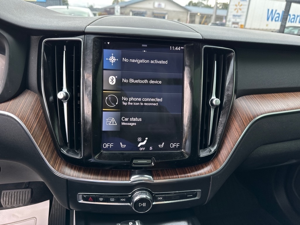 2021 Volvo XC60 T5 Momentum photo 22