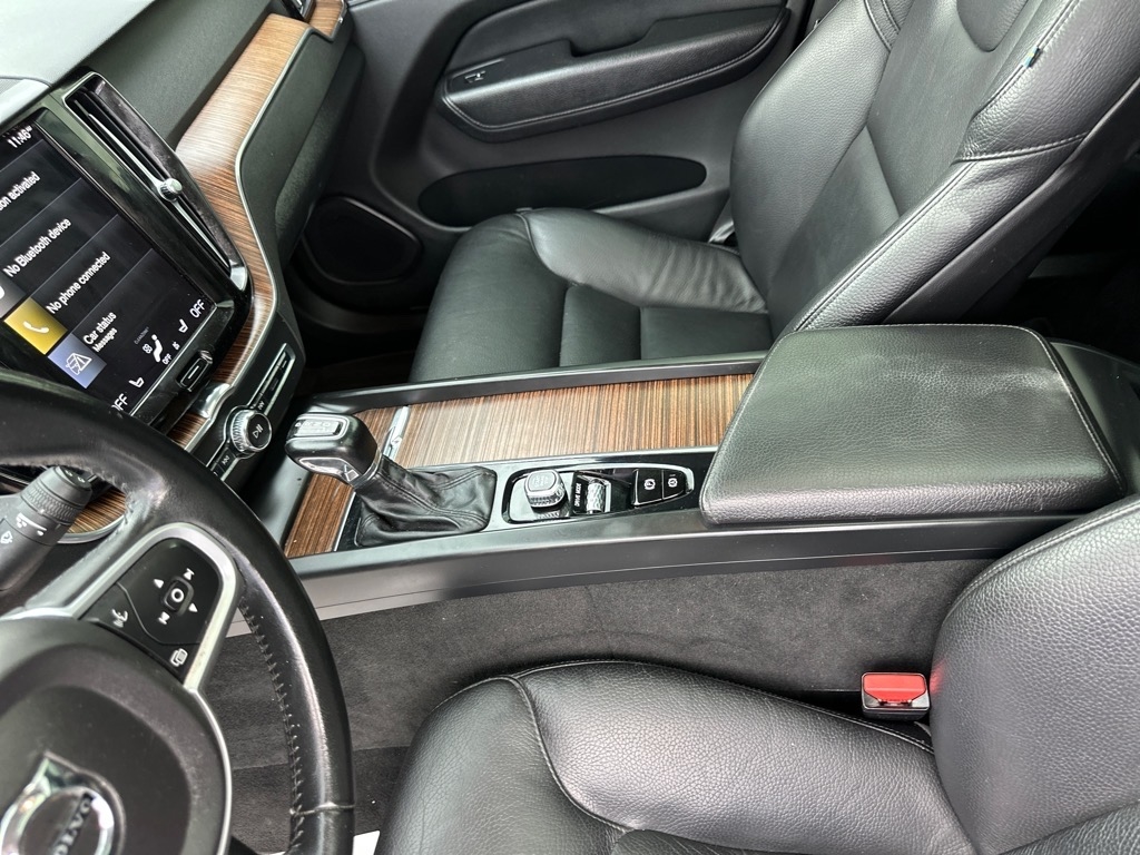 2021 Volvo XC60 T5 Momentum photo 23