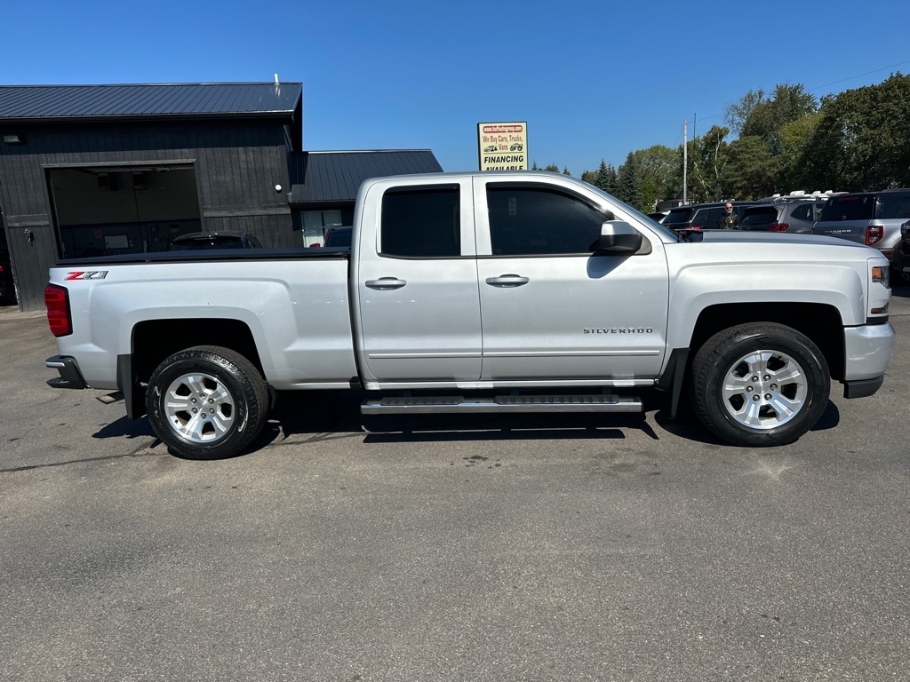 2018 Chevrolet Silverado 1500 photo 2