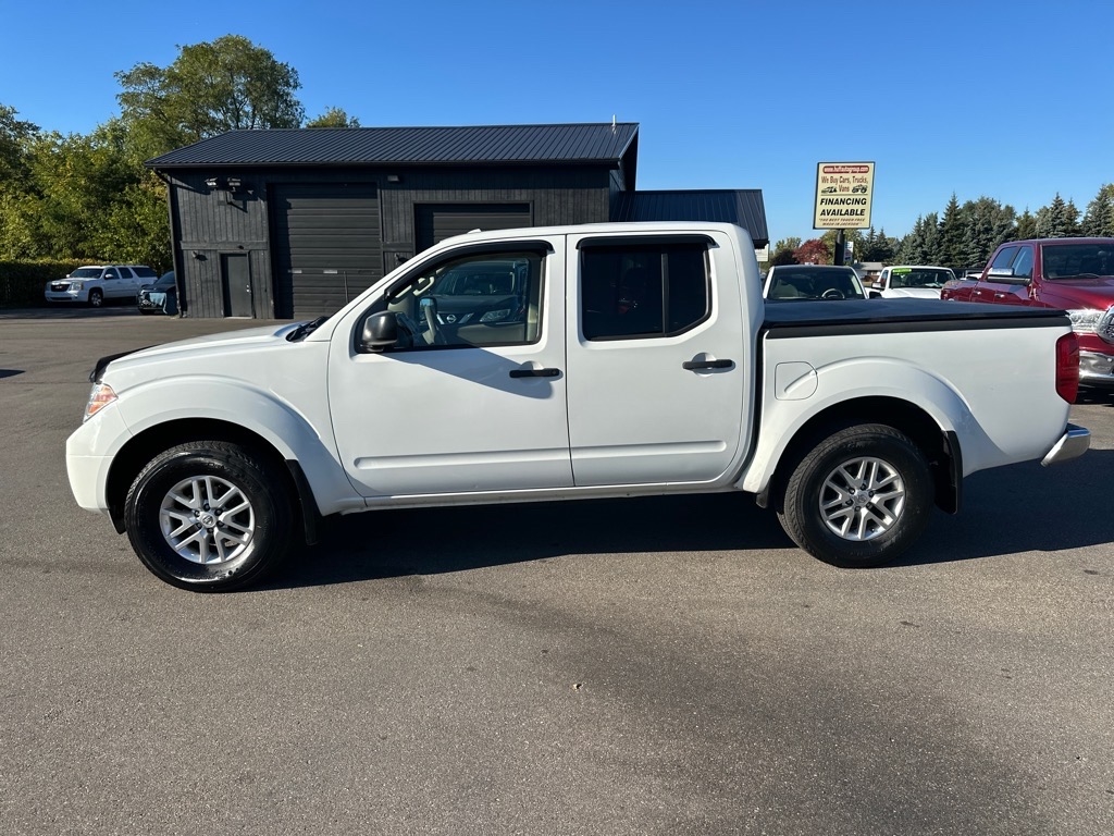 2015 Nissan Frontier Crew Cab photo 2