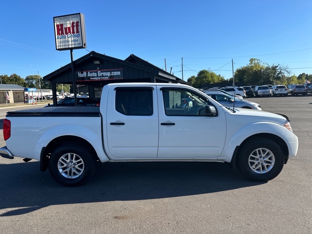 2015 Nissan Frontier Crew Cab photo 4