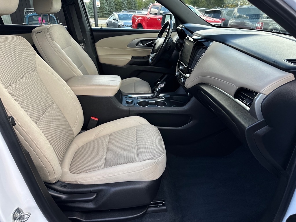 Chevrolet Traverse AWD 4dr LT Cloth w/1LT 2022 Chevrolet Traverse AWD 4dr LT Cloth w/1LT 2022