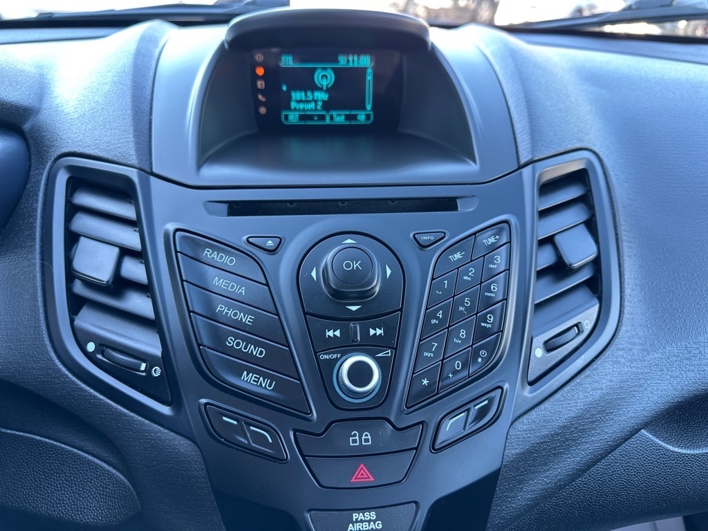 Ford Fiesta 4dr Sdn SE 2014 Ford Fiesta 4dr Sdn SE 2014